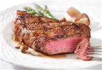 Ngoài rượu vang còn đồ uống nào đi kèm với steak không?
