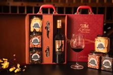 1 Chai rượu vang Ý Nero di Troia hàng Limited, ngon 15 độ, 3 Lọ hạt quả, 1 Hộp da đôi to có vách ngăn đựng kèm dụng cụ & Túi xách Q8