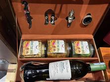 Set quà rượu vang Ý Verdichio, 3 lọ hạt quả sấy, hộp da  đôi phụ kiện
