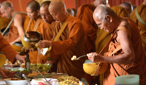 Ăn chay có được ăn trứng không