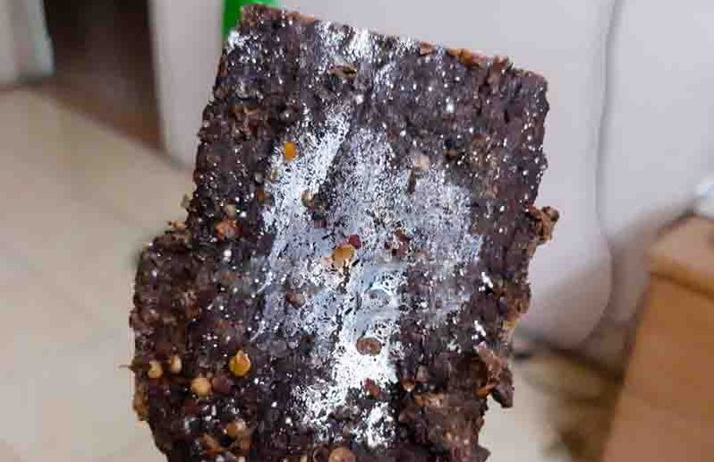 Thịt trâu gác bếp bị mốc có ăn được không?