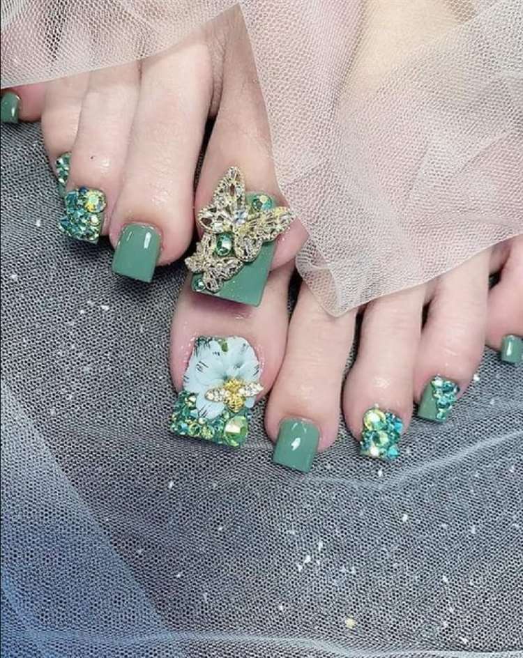 Nail chân đính đá sang trọng