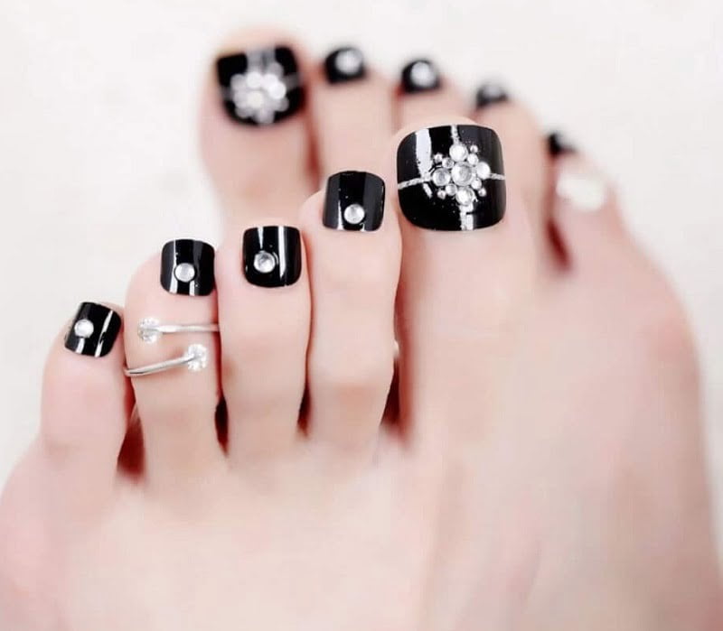 nail chân đính đá sang trọng