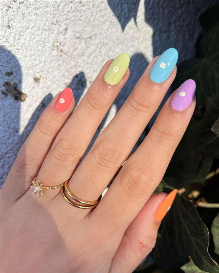 mẫu nail đơn giản sang trọng
