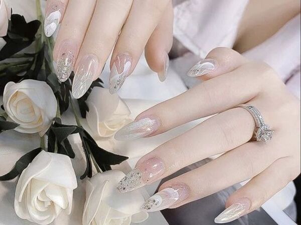 mẫu nail đơn giản sang trọng