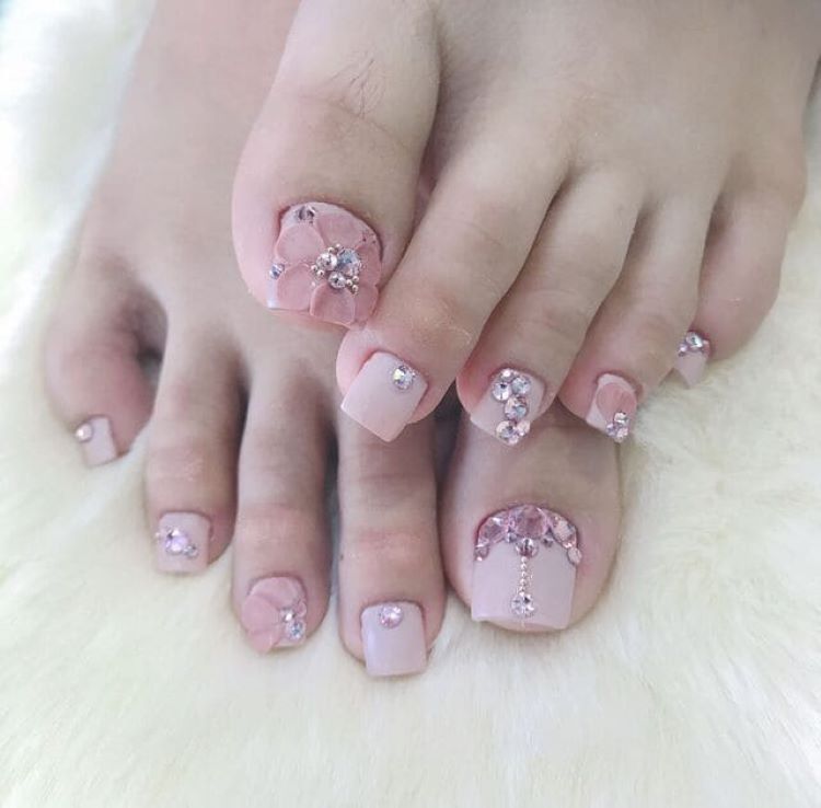 Nail chân đính đá sang trọng